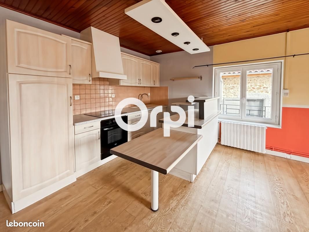 Appartement 3 pièces 81 m² · à Saint-Martin-en-Haut · 81 m² · 650 €/mois