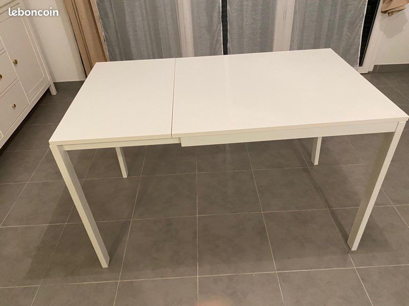 Table blanc (image 1)