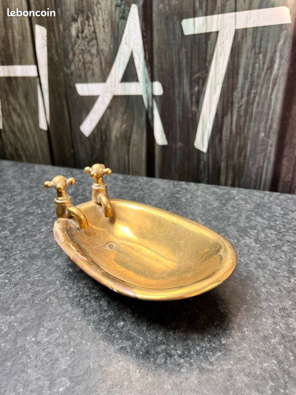 Objet de décoration vintage - Petite baignoire en laiton (vide-poches) (image 1)
