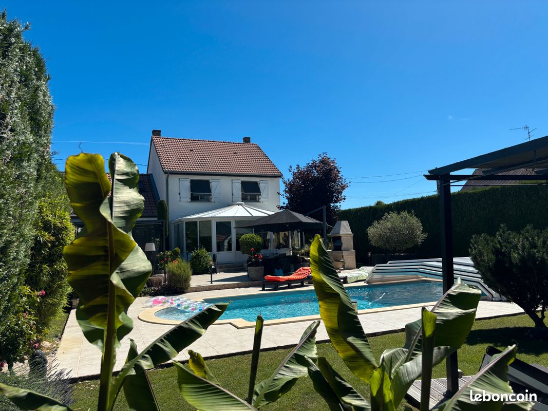 Maison 8 pièces 196 m² · à Izeure · 196 m² · 420 000 €