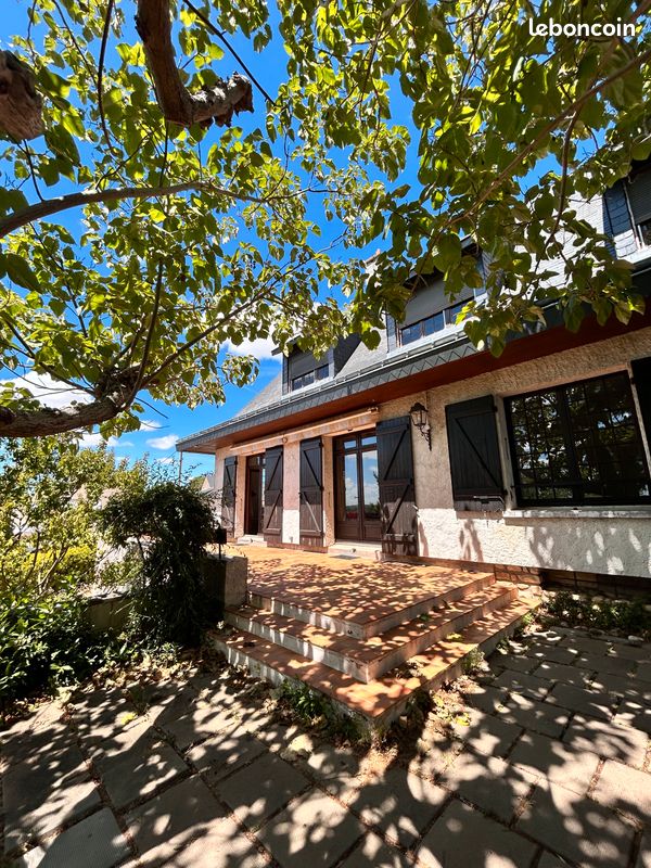 Maison 9 pièces 210 m² · à Montreuil-Bellay · 210 m² · 249 000 €