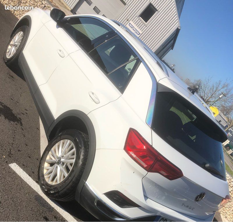 Volkswagen T-Roc (image 2)