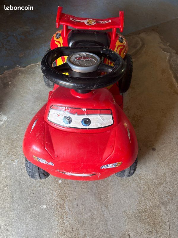 Voiture porteur Cars Flash McQueen – pour pièces ou réparation