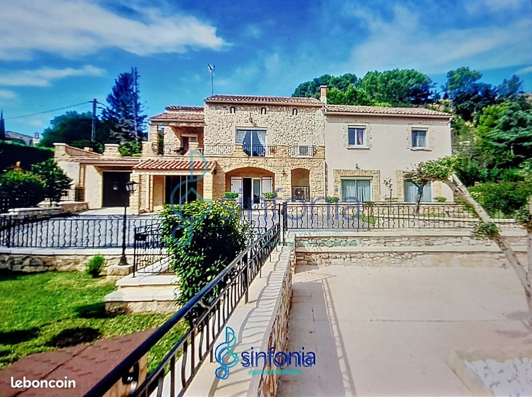 Maison 8 pièces 250 m² · à Uzès · 250 m² · 599 000 €