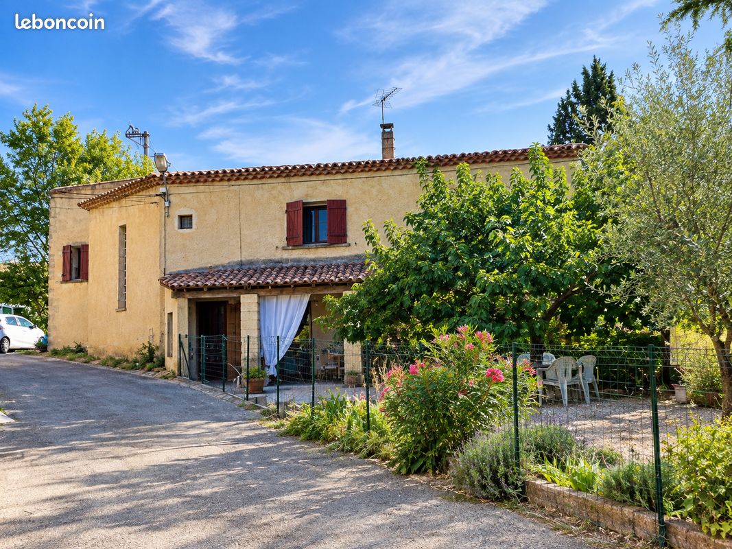 Maison 8 pièces 215 m² · à Bagnols-sur-Cèze · 215 m² · 230 000 €