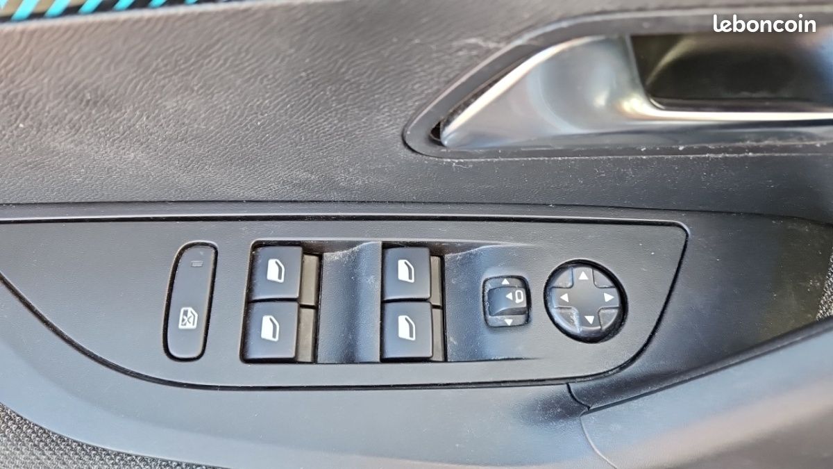 Peugeot 2008 PURETECH 130 SS BVM6 STYLE (image 23)