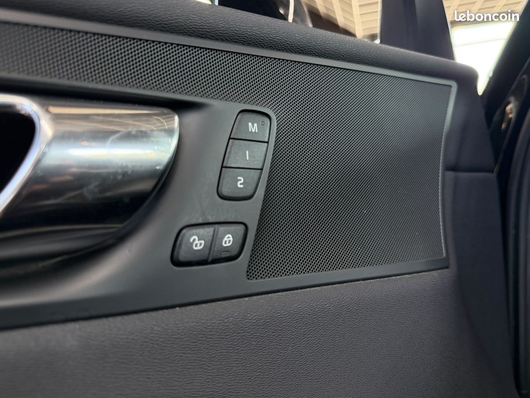 Volvo XC60 T4 190 CV BVA PACK R-DESIGN TOIT OUVRANT GPS (LAURENT AUTO) (image 20)