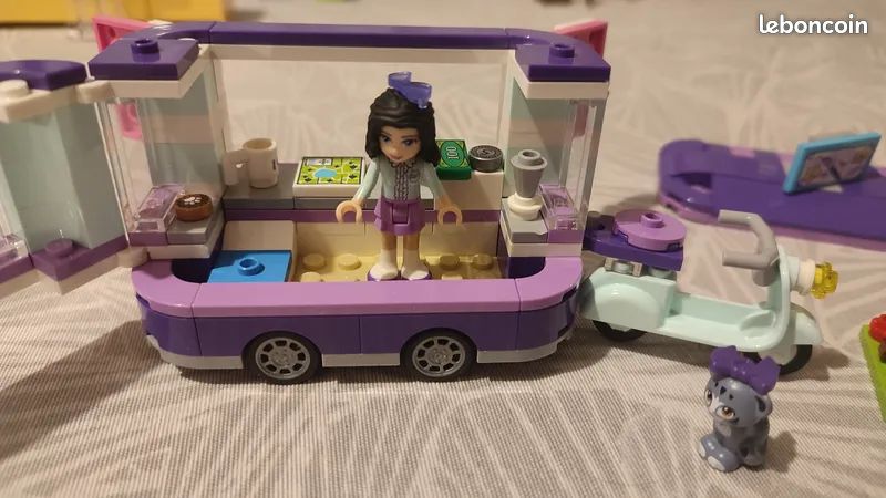 LEGO® Friends 41332 Le stand d'art d'Emma (image 4)