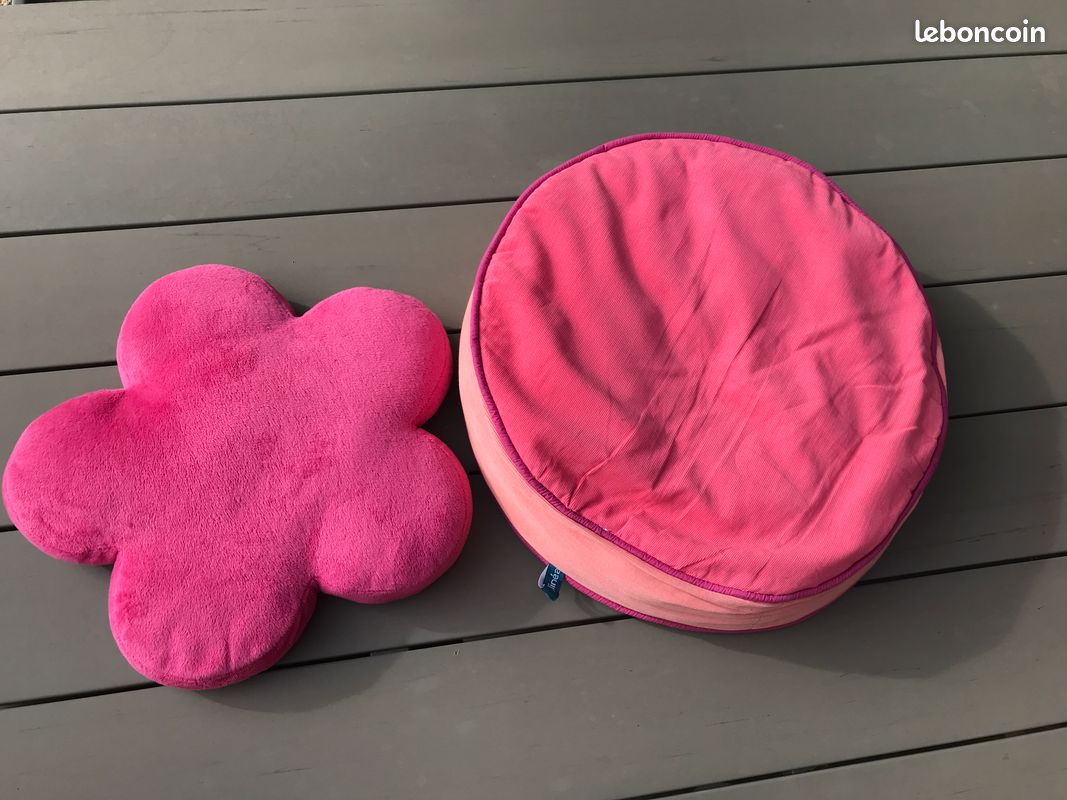 Déco cœur : patère et coussins, pouf (image 3)