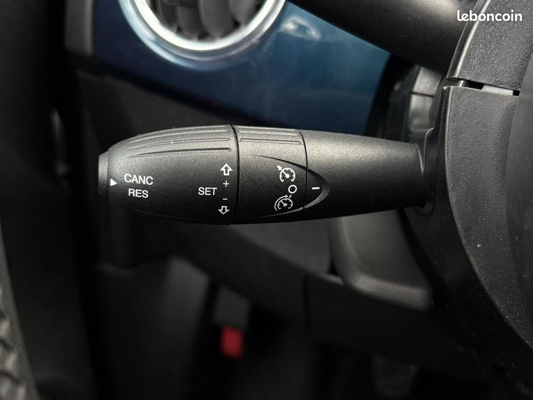FIAT 500 Hybrid 70 avec Toit pano, Apple Car Play et Jantes alu 15\' (image 11)