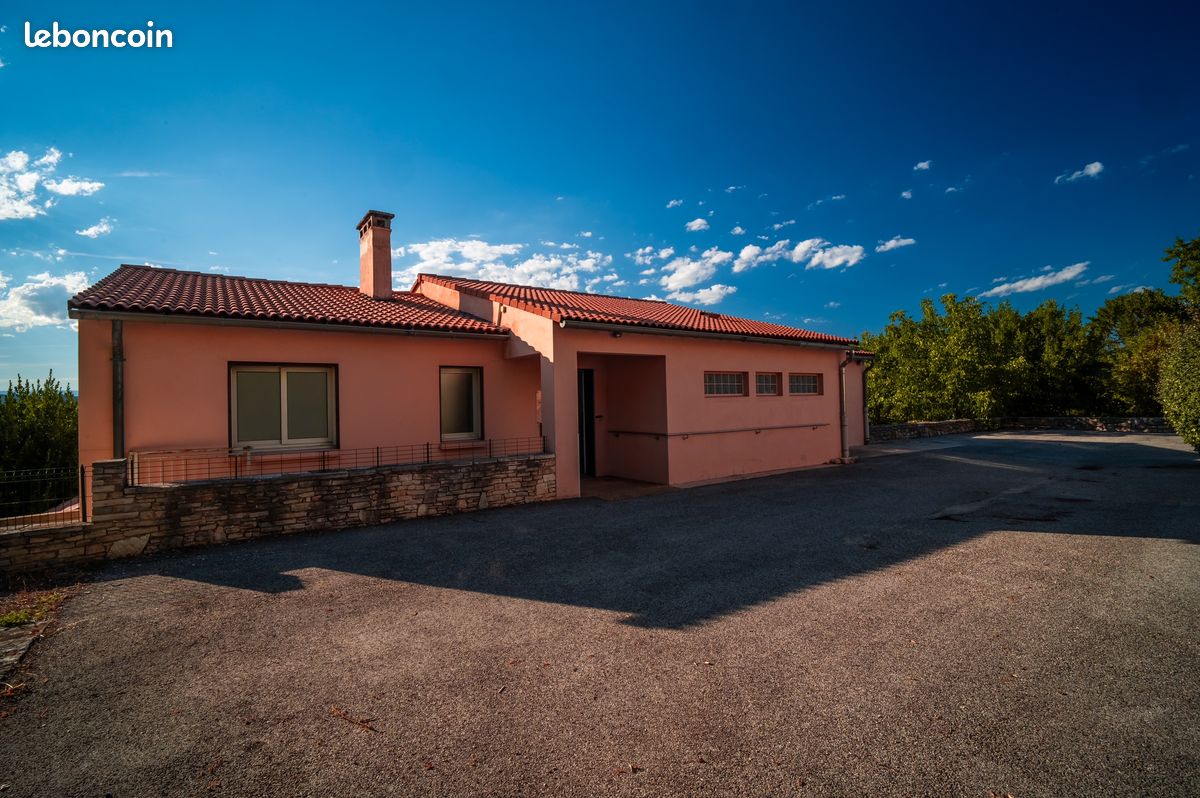 Maison 8 pièces 185 m² · à Barjac · 185 m² · 170 000 €