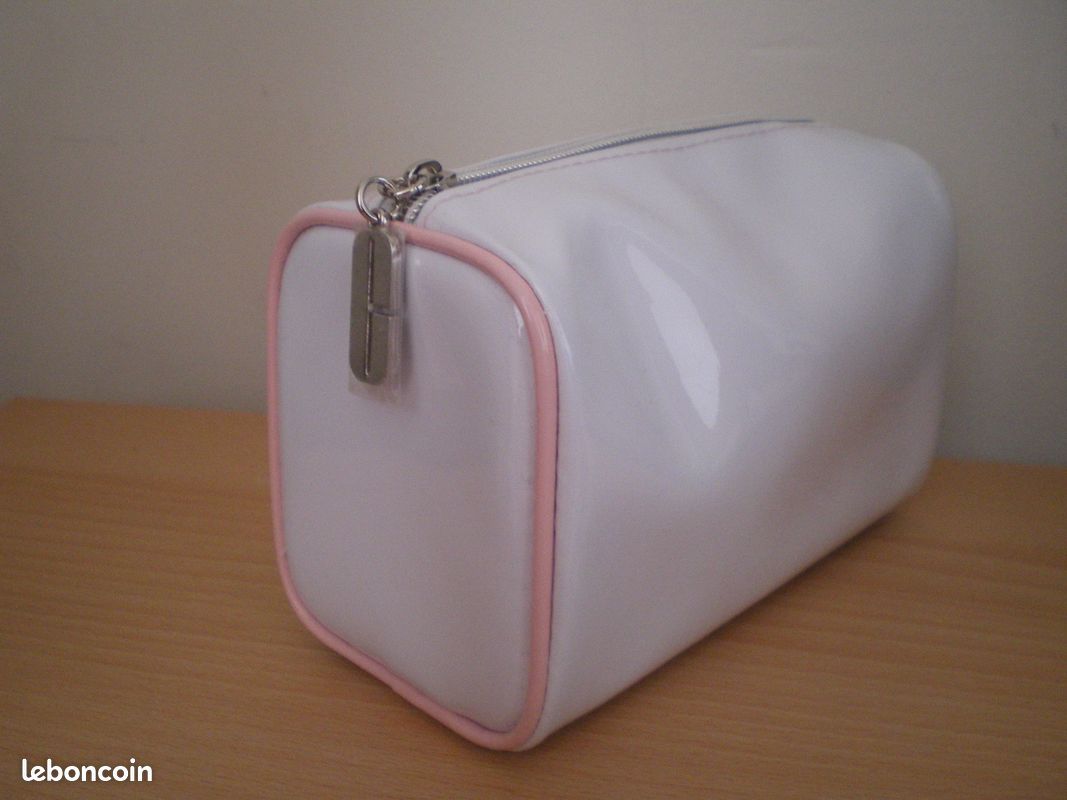 Trousse "Clinique" (image 1)