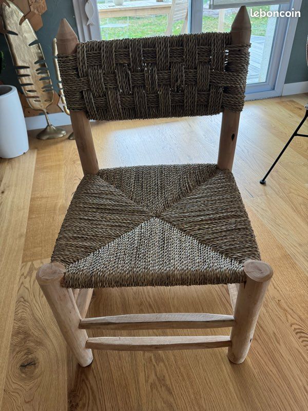 Chaise en bois et paille (image 1)