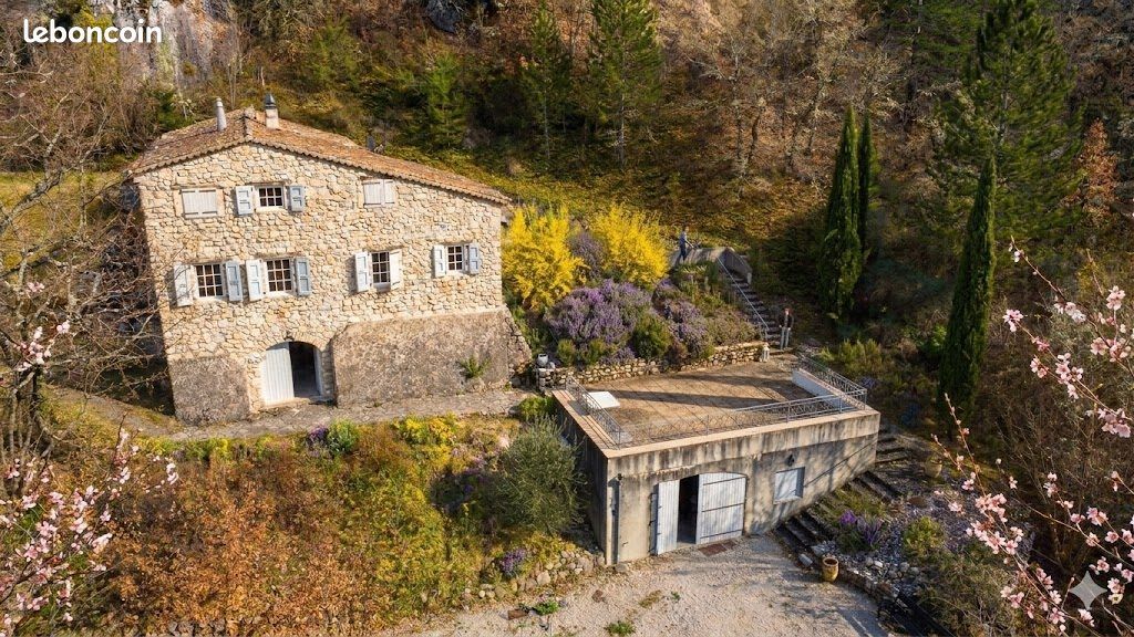 Maison 6 pièces 110 m² · à Vercheny · 110 m² · 325 000 €