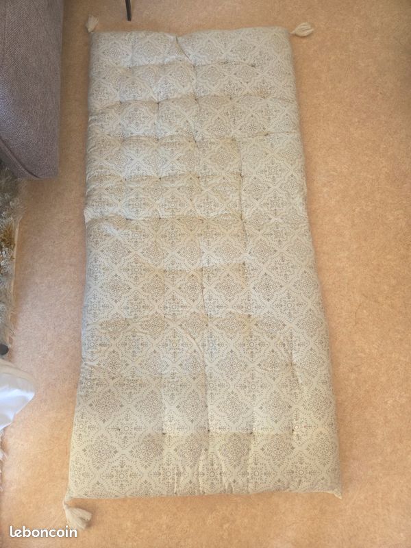 Matelas de sol / Coussins de banquette capitonné à pompons (60 x 120 cm) – 100% Coton (image 1)