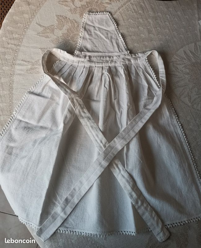 Tablier ancien de servante (image 1)