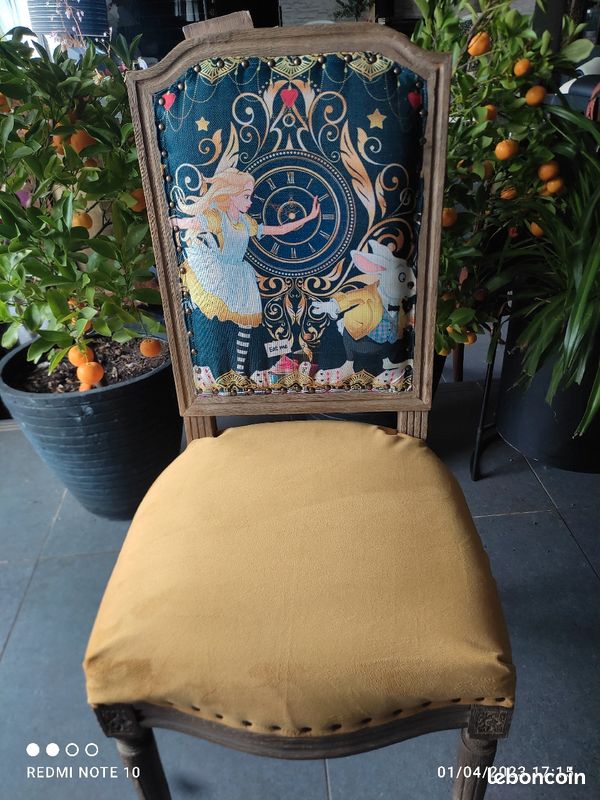 Chaise relookée Alice aux pays des merveilles (image 1)