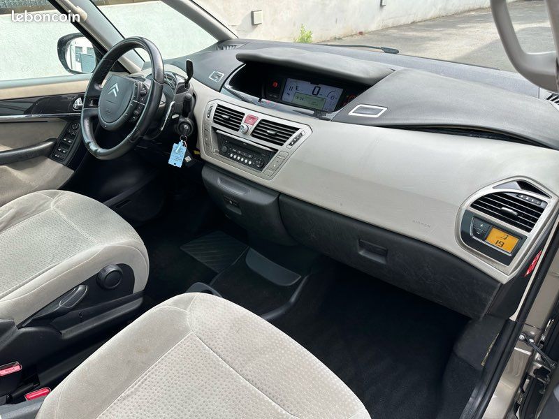 Citroën C4 PICASSO 1.6 HDI 110CH EXCLUSIVE BOITE AUTOMATIQUE - ENTRETIEN À JOUR - 149 990 KMS (image 7)