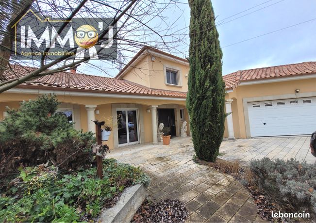 Maison 8 pièces 381 m²