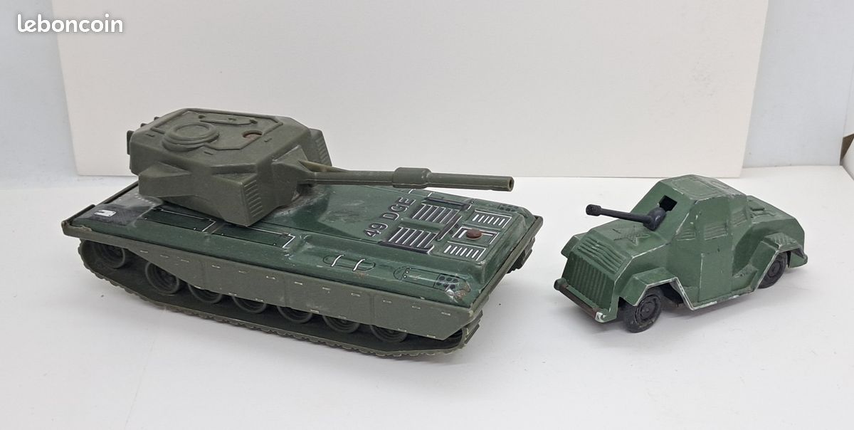 Huit véhicules militaire (1/43e) : Solido et Dinky Toys. - Lot 66