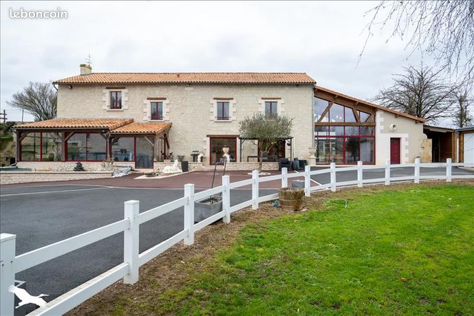 Maison 7 pièces 241 m²