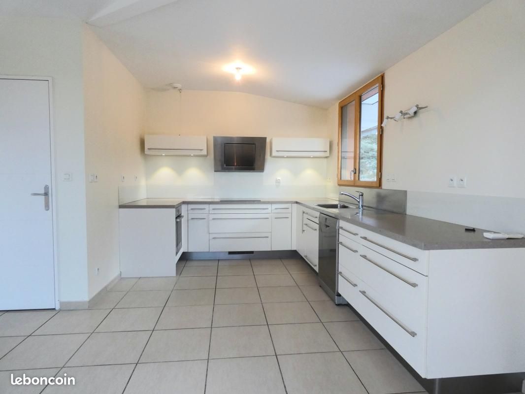 Appartement 5 pièces 160 m² · à Saint-Genis-Laval · 160 m² · 1 854 €/mois