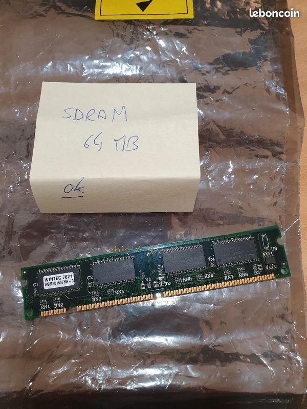 Barrette Mémoire 512Mo RAM DDR2 Micron MT8HTF6464AY-53ED7 DIMM PC2