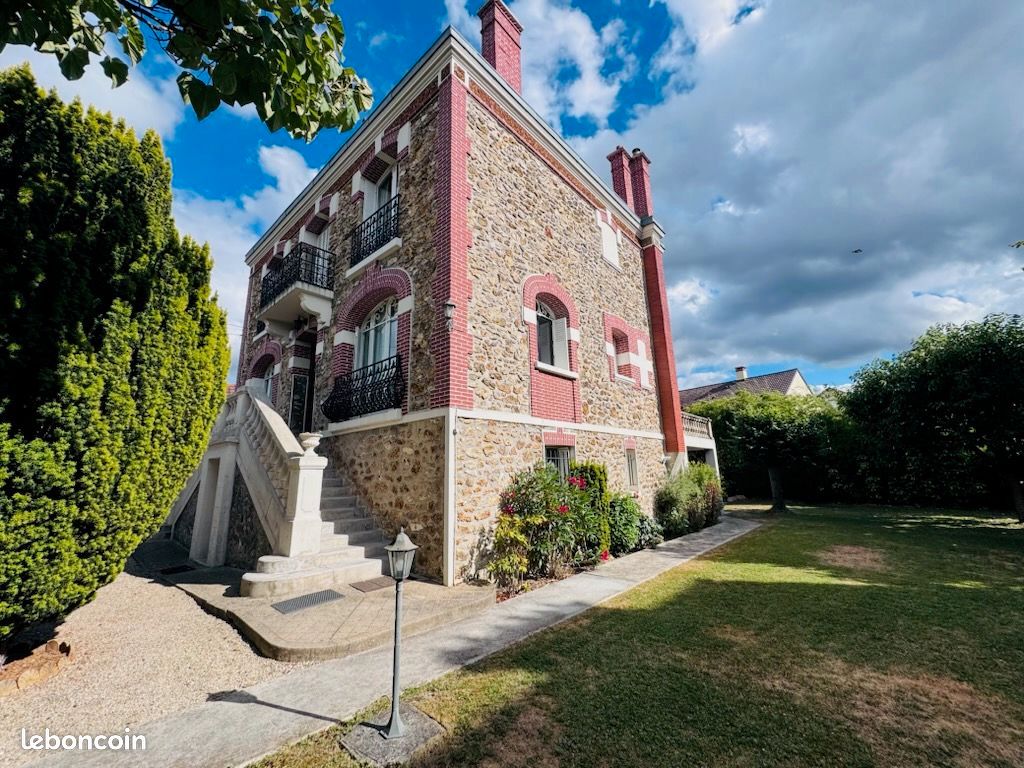 Maison 8 pièces 210 m² · à Chelles · 210 m² · 849 000 €