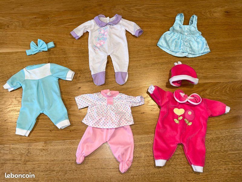 Ensemble De Vêtements Pour Poupée 35-45 Cm – Robe, Chaussettes Et Cintre Inclus – Tissu Doux – Cadeau Pour Fille – Poupée Non Incluse