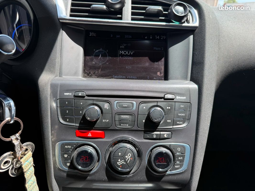 CITROEN C4 C4 VTi 120 Confort / RADAR AR / REGULATEUR (image 18)
