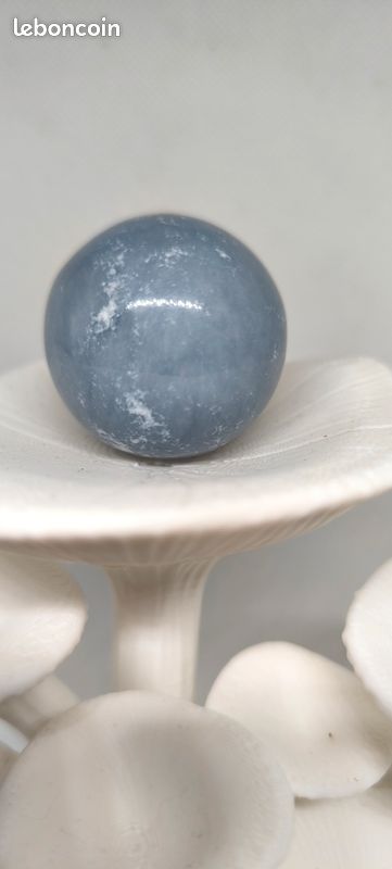 Sphère calcite bleue (image 3)