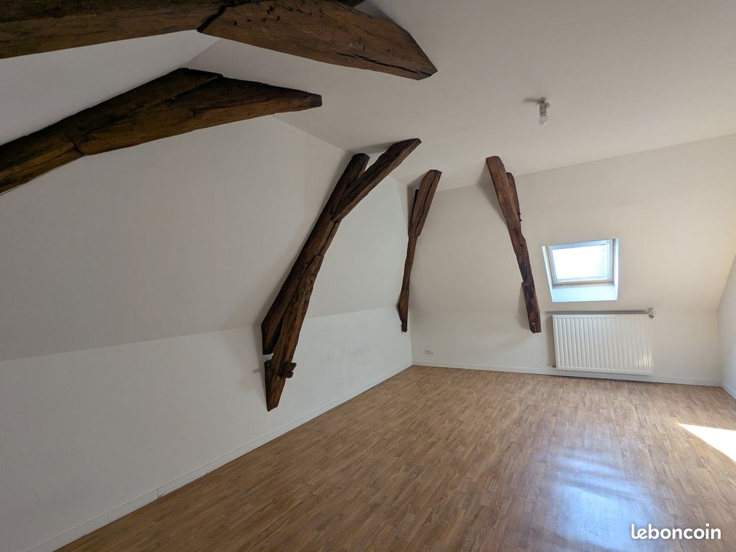 Appartement 3 pièces 70 m² · à Chezal-Benoît · 70 m² · 385 €