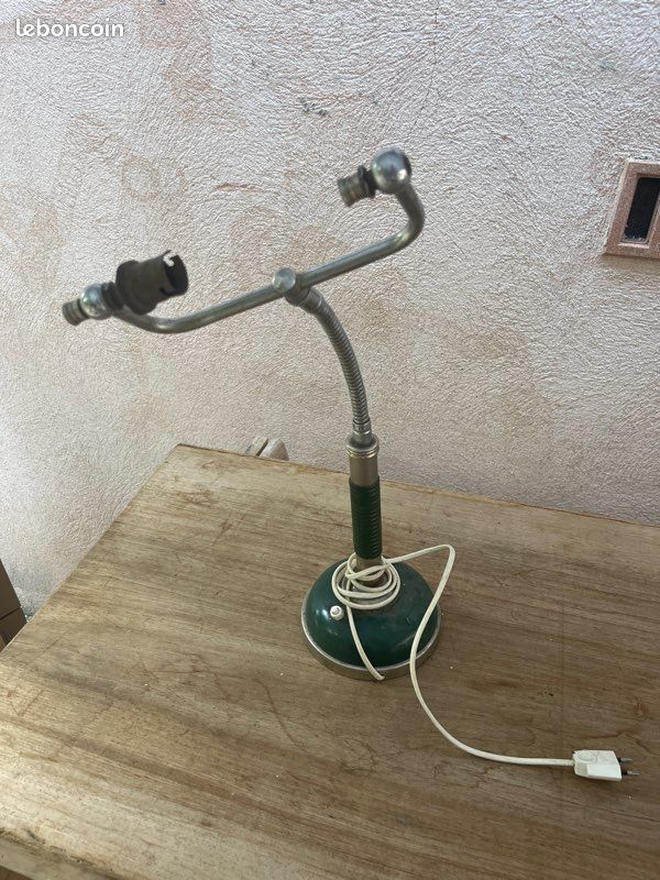 Lampe de bureau vintage articulée double lumière – vert et métal (image 1)