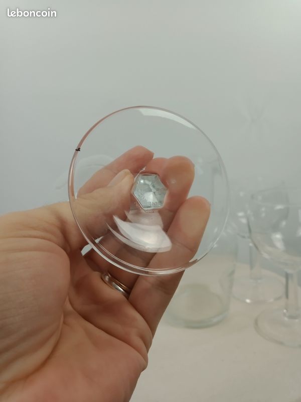 Lot 4 verre a vin et une carafe (image 3)