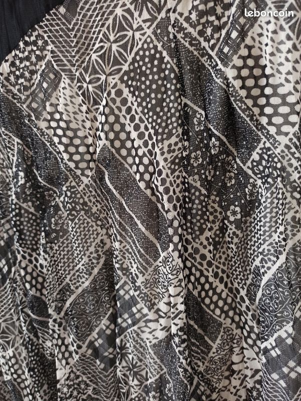 Robe d'été noire et grise en résille imprimée taille L (image 4)