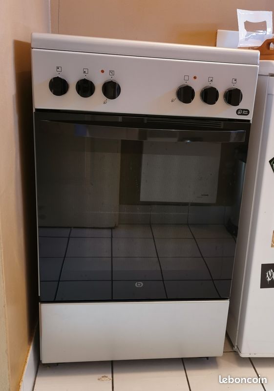 Cuisinière vitro céramique avec four intégré - Essentiel B ECV506s (image 2)