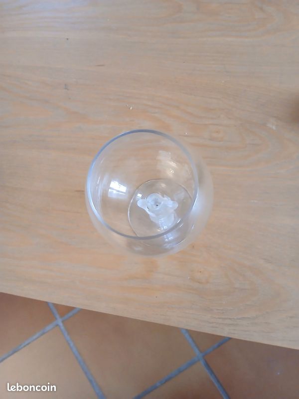 Verre de Vénus ancien en cristal – 18 cm (image 2)