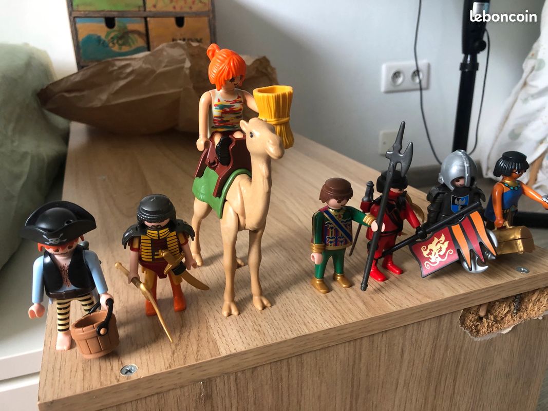 7 figurines playmobil + Chameau 🐪 dromadaire et accessoire (image 1)