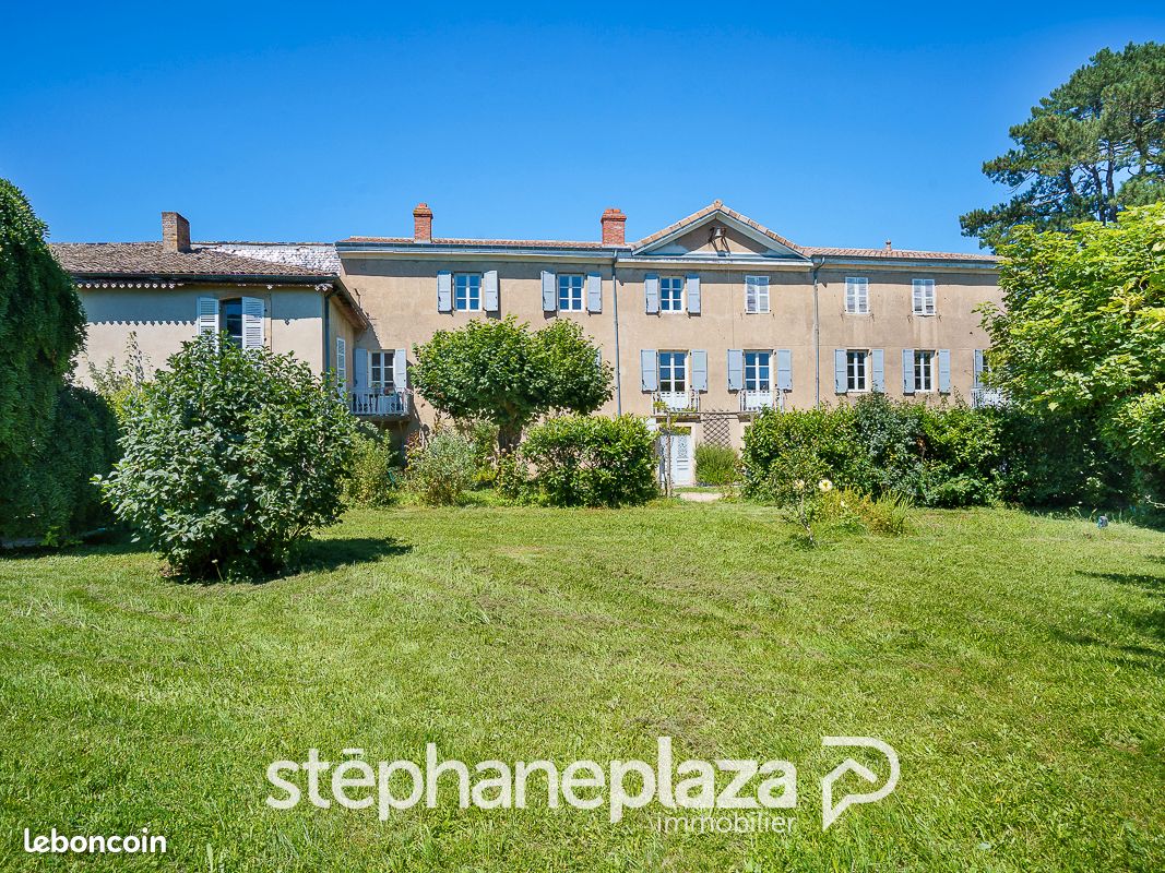 Maison 10 pièces 237 m² · à Crêches-sur-Saône · 237 m² · 500 000 €