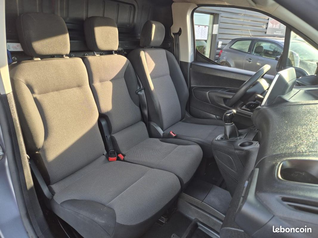 PEUGEOT PARTNER Standard 1000KG 1.5 BlueHDi S&S - 100 III Grip Standard PHASE 1 GARANTIE 6 MOIS (image 17)