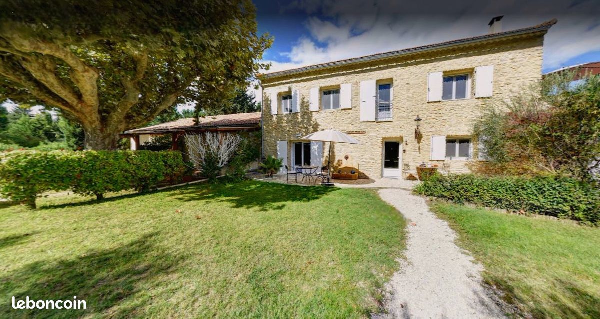 Maison 12 pièces 370 m² · à L'Isle-sur-la-Sorgue · 370 m² · 1 390 000 €
