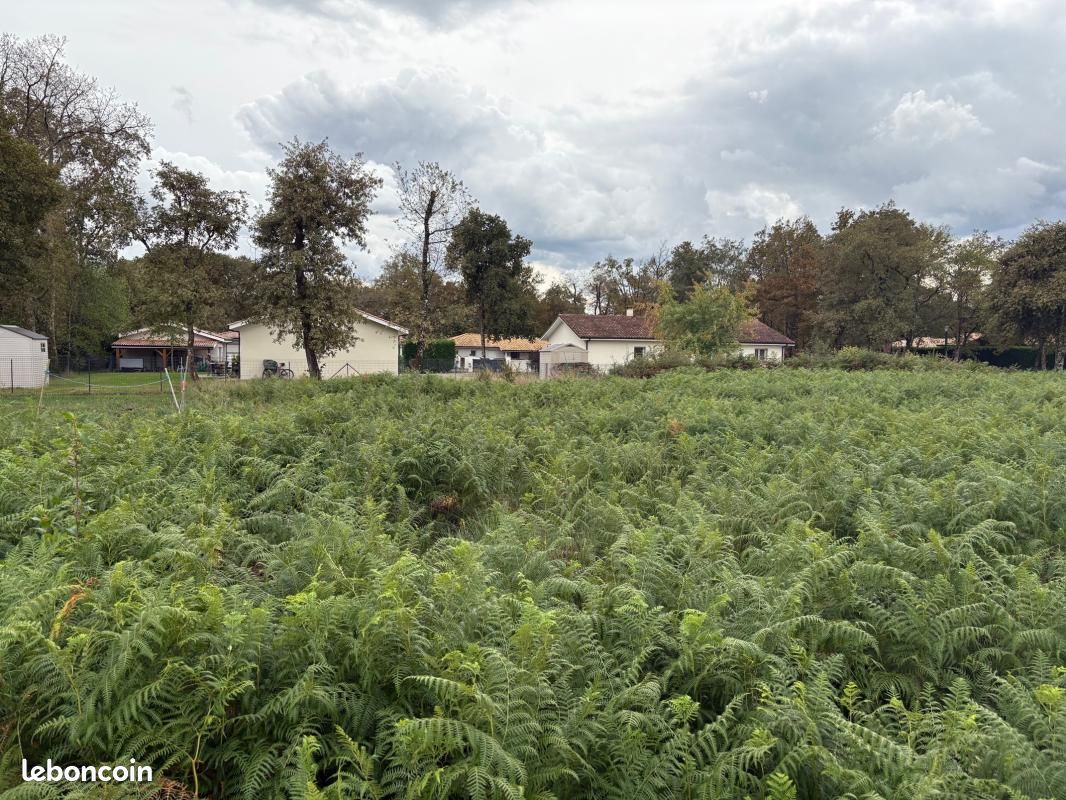 Terrain 573 m² · à Bas-Mauco · 48 000 €