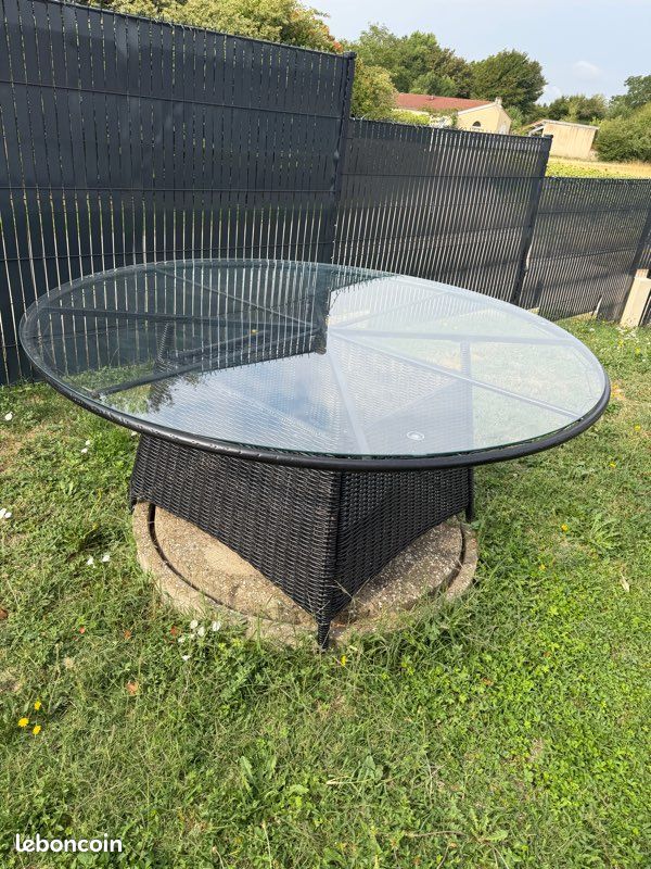 Table de jardin ronde en résine tressée – 6 places (image 3)