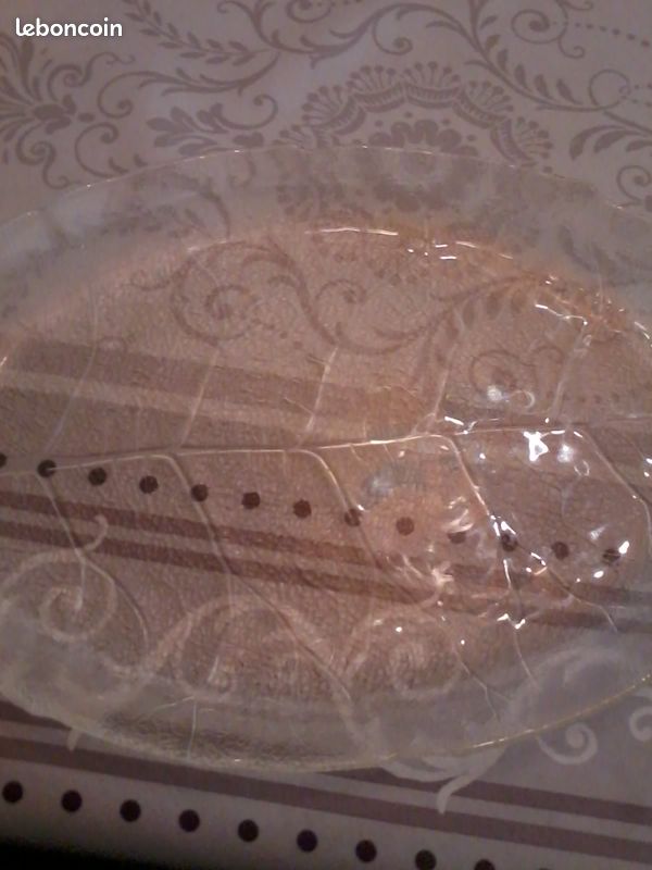 Plat ovale forme feuille en verre transparent (image 3)