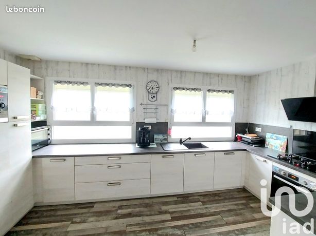 Maison 8 pièces 231 m²