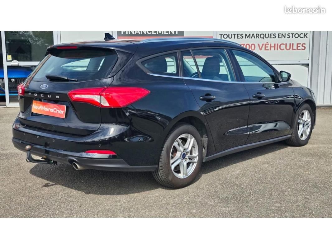 Ford Focus SW Connected 1.5 EcoBlue 120cv BVA inclus Camera de Recul + Attelage + Avertisseur ang... (image 3)