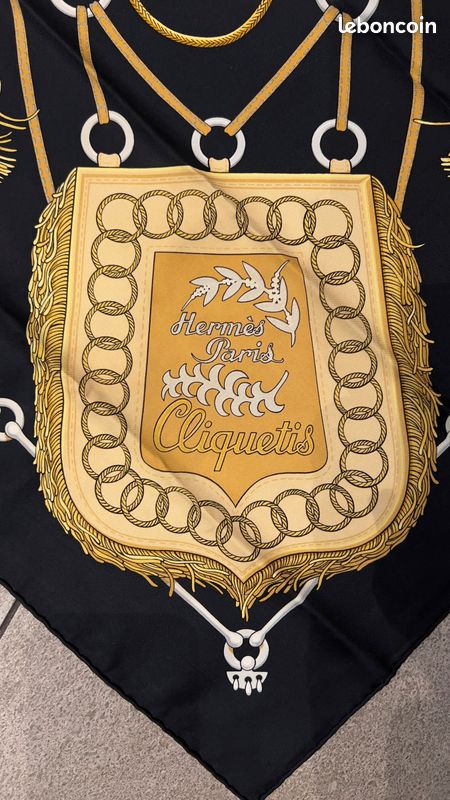 Foulard Hermès cliquetis et sa boîte (image 1)