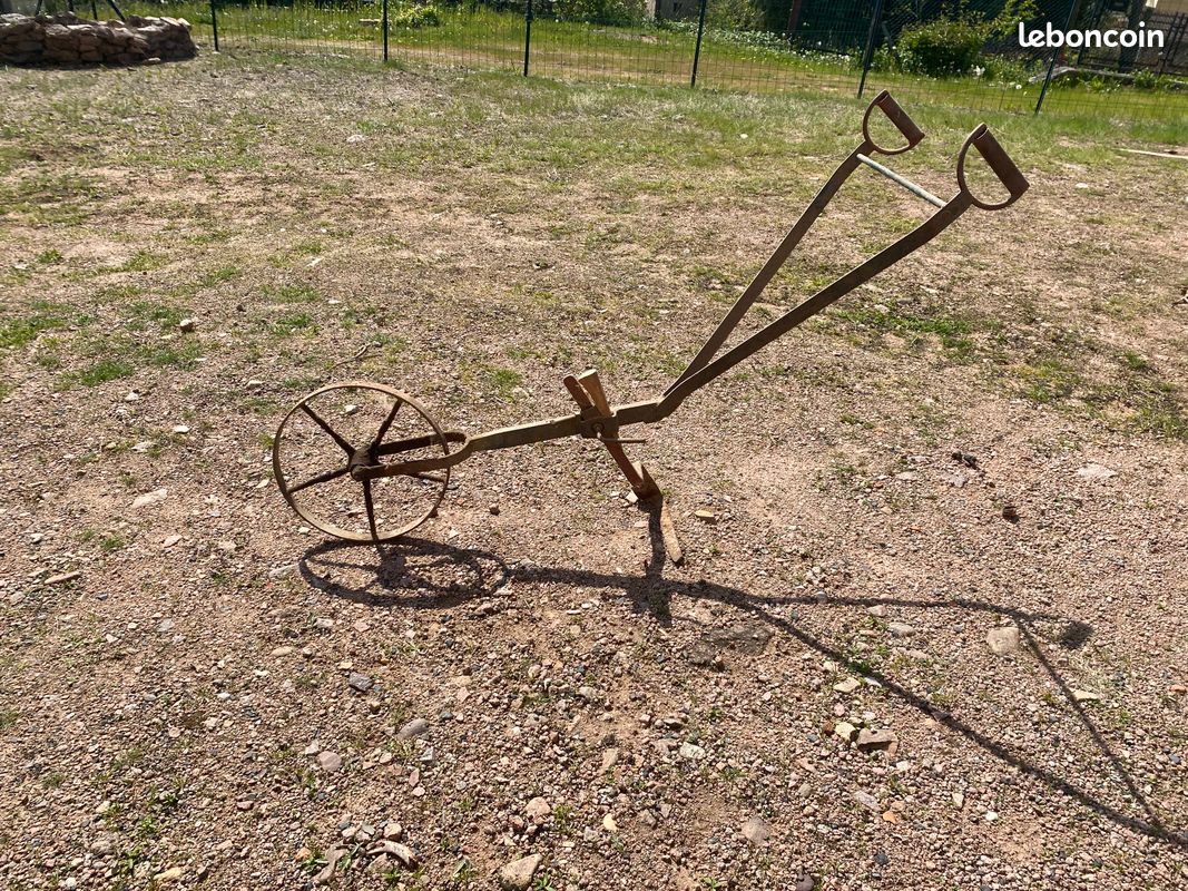 Charrue à main (image 1)