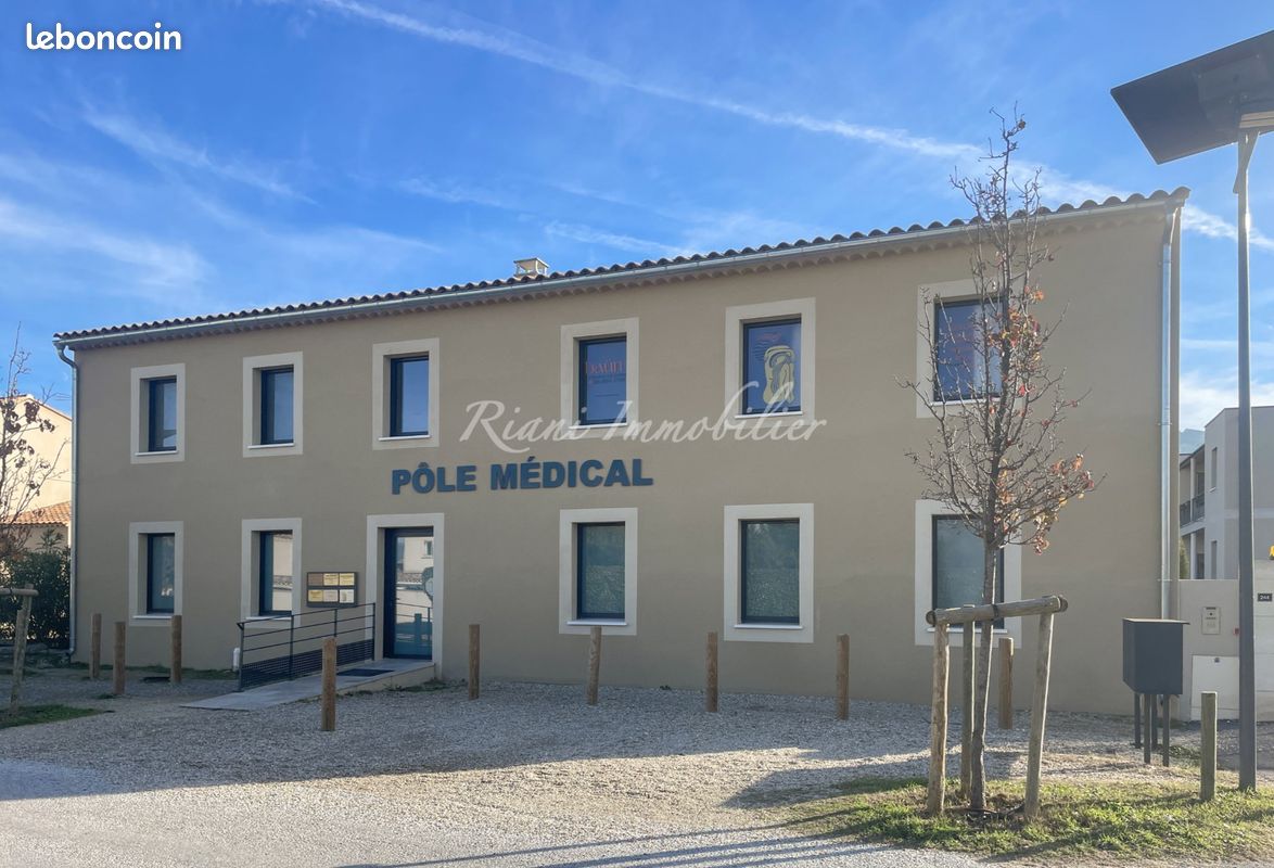 Immeuble 6 pièces 220 m² · à Robion · 220 m² · 630 000 €