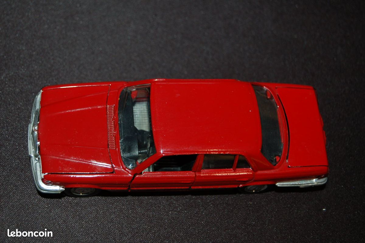 Voiture miniature MERCEDES 350 SE Schuco Modell avec ouvrants